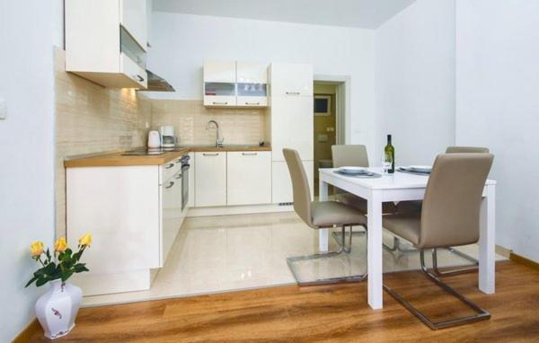 Apartman Darija 2 โปดสตรานา ภายนอก รูปภาพ